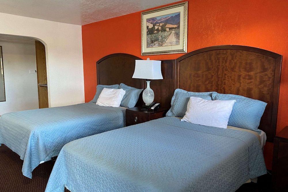 Travelodge by Wyndham Farmington Hwy 64 10/70