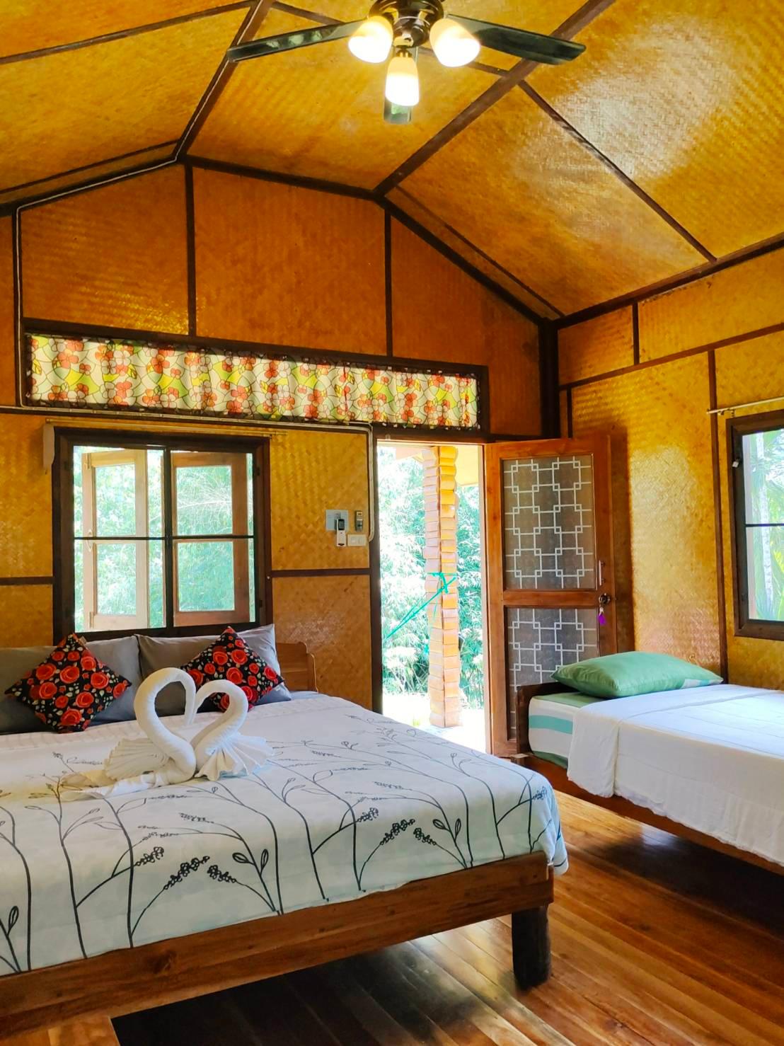 Semi Room, Deluxe, Triple, Semi Double Bed