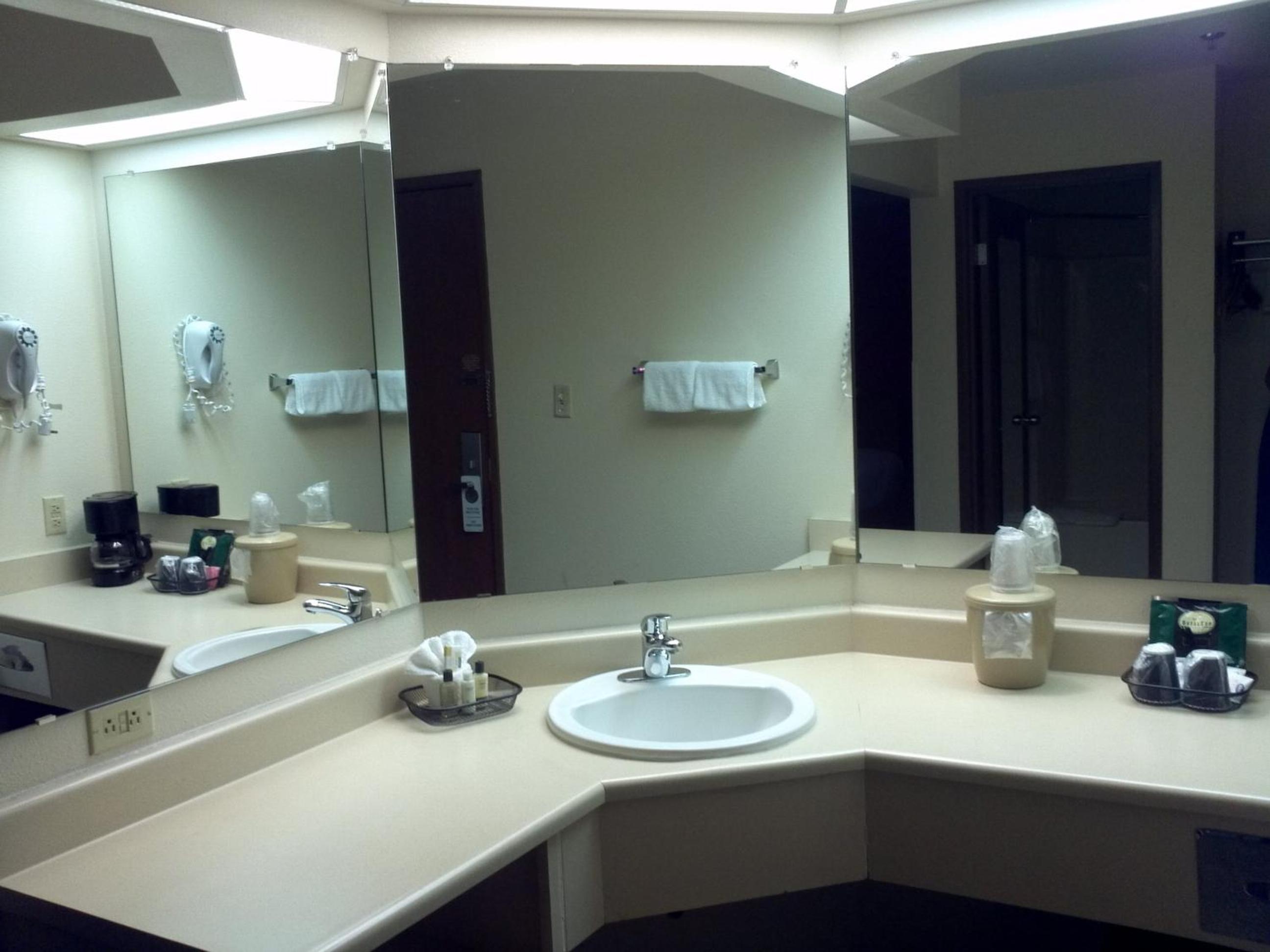 غرفة بسرير كوين لذوي الإعاقة، Hawthorn Suites by Wyndham Albuquerque 2/2