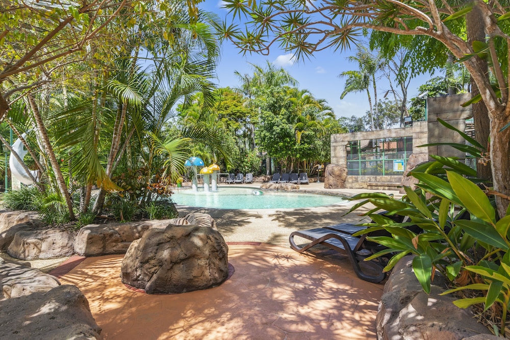 ASHMORE PALMS HOLIDAY VILLAGE 44/78