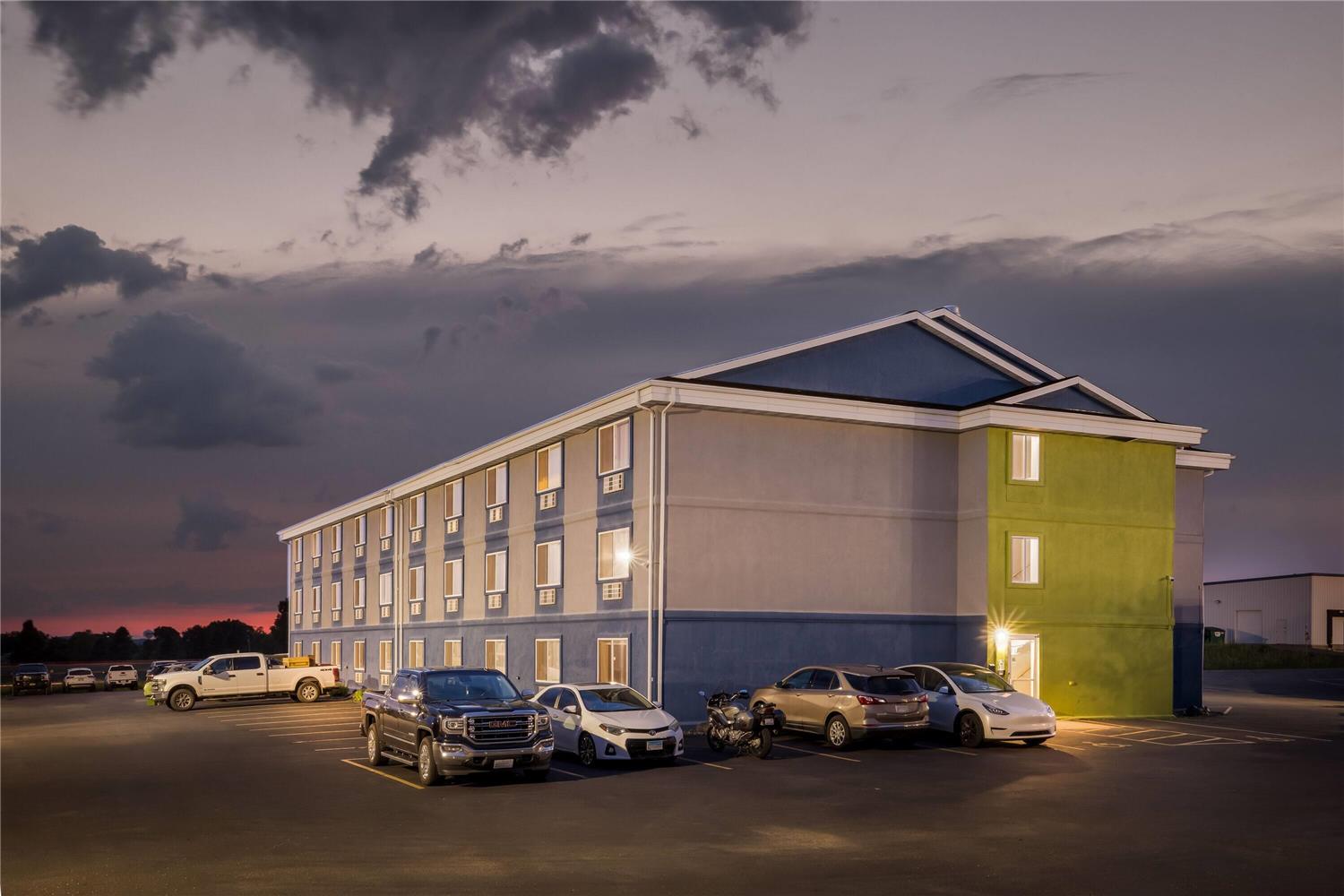 Super 8 by Wyndham Osseo WI 11/13