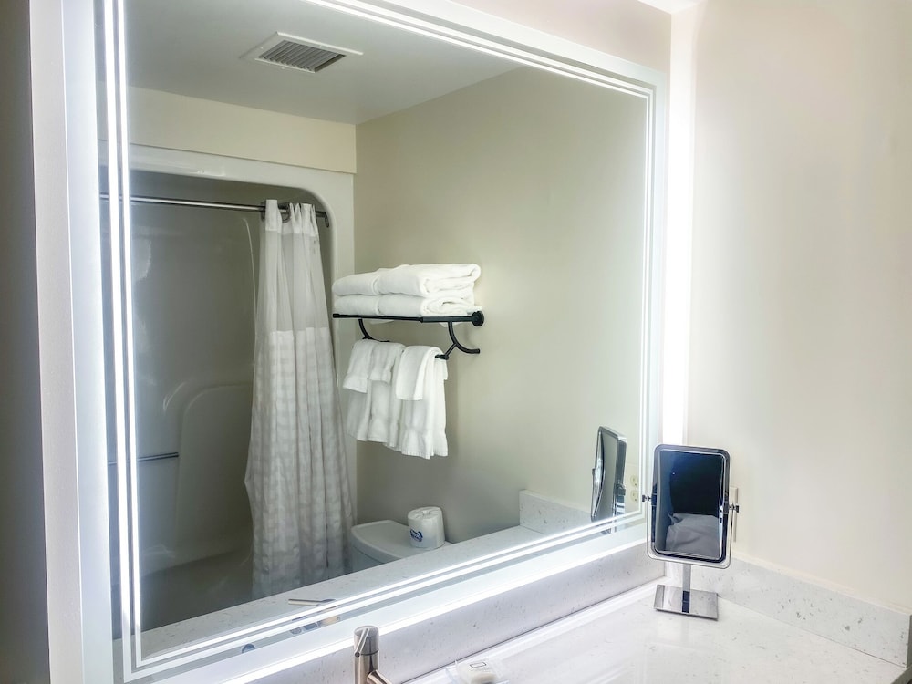 Hotel 1620 Plymouth Harbor 65/65
