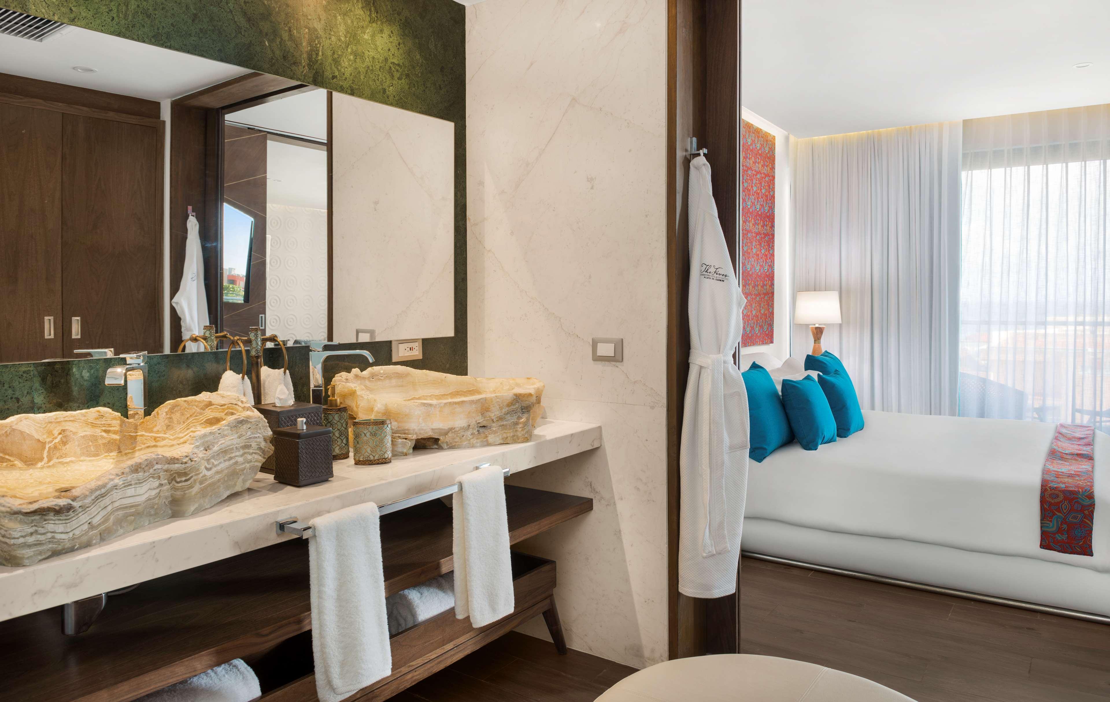 جناح رئاسي بسرير كينج وسريرين كوين بغرفتي نوم، The Fives Downtown Hotel And Residences Curio Collection 4/4