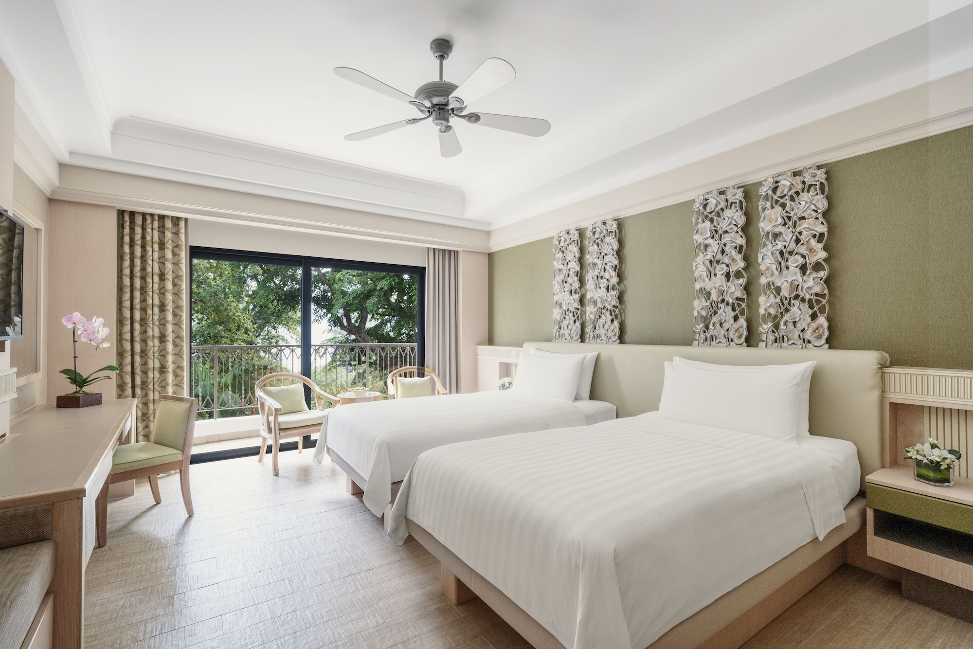 SUPERIOR, TWIN BEDS, HILL VIEW