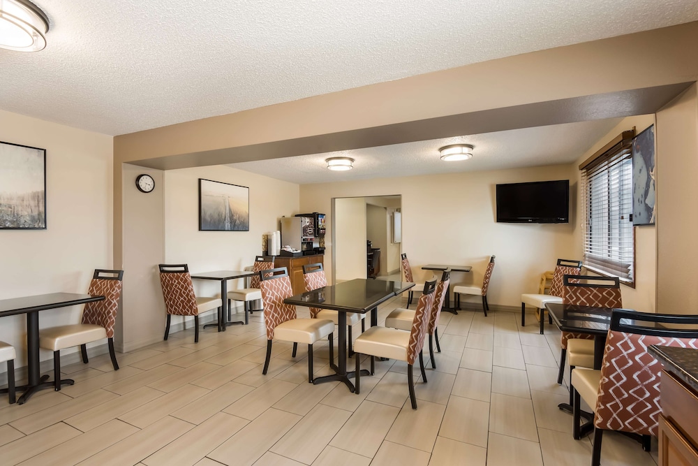 Best Western Mt Pleasant Inn 30/34