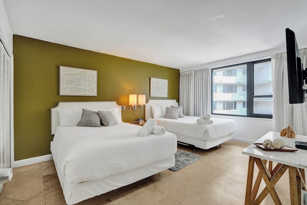 Cozy, 2 Bedrooms, Miami, Beach, 3 Queen Beds, Beach Front