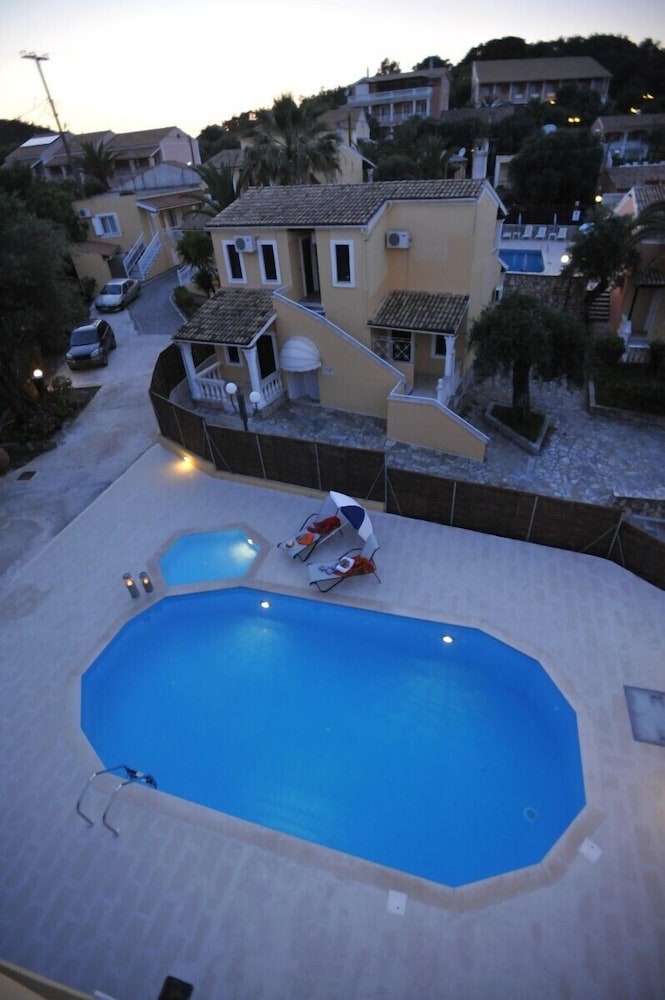 St. Spiridon Hotel 13/16