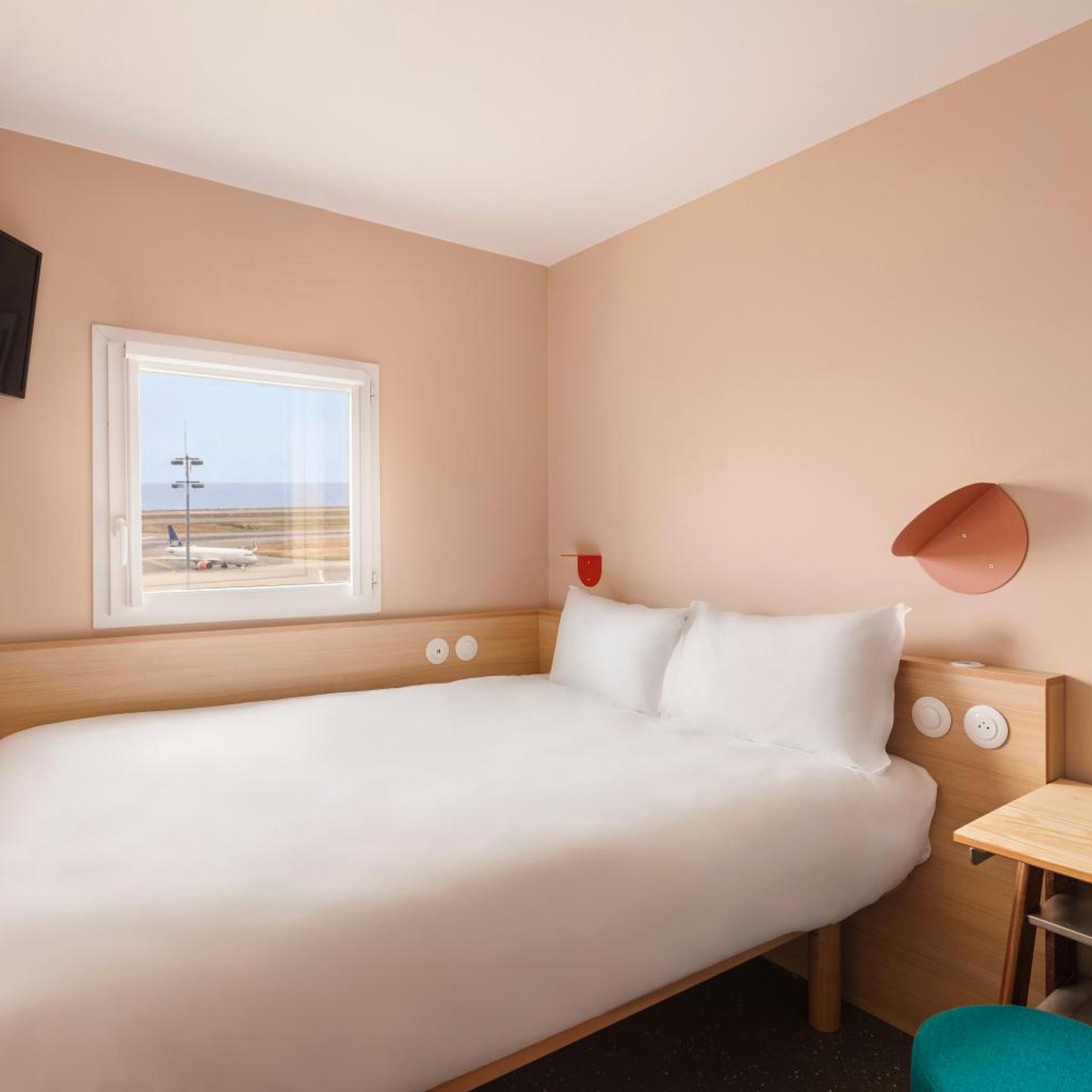 Smart, Double Bed, Accessible