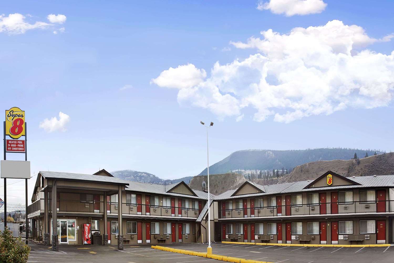 Super 8 by Wyndham Kamloops East 1/4