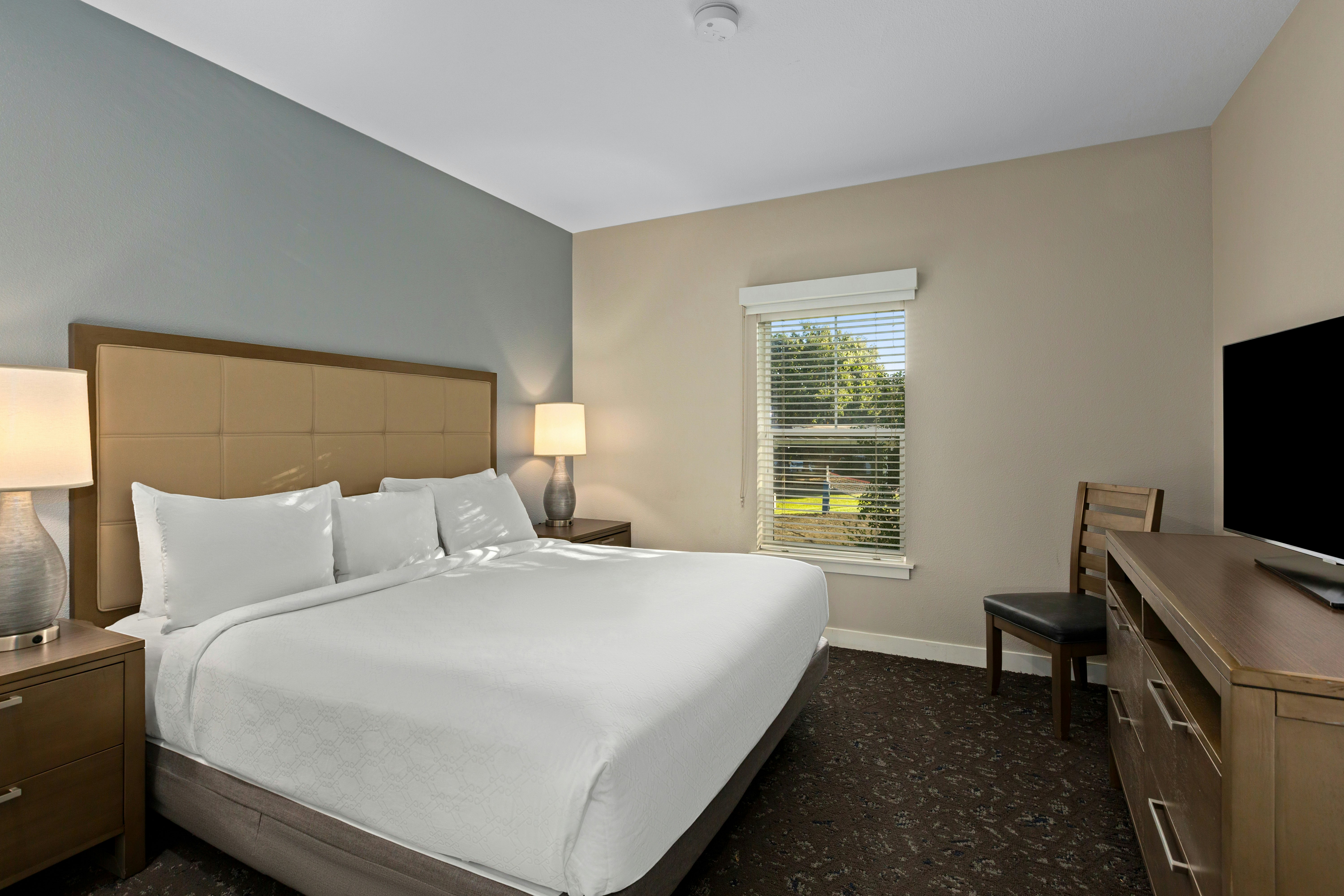 3 Bedrooms, Condo