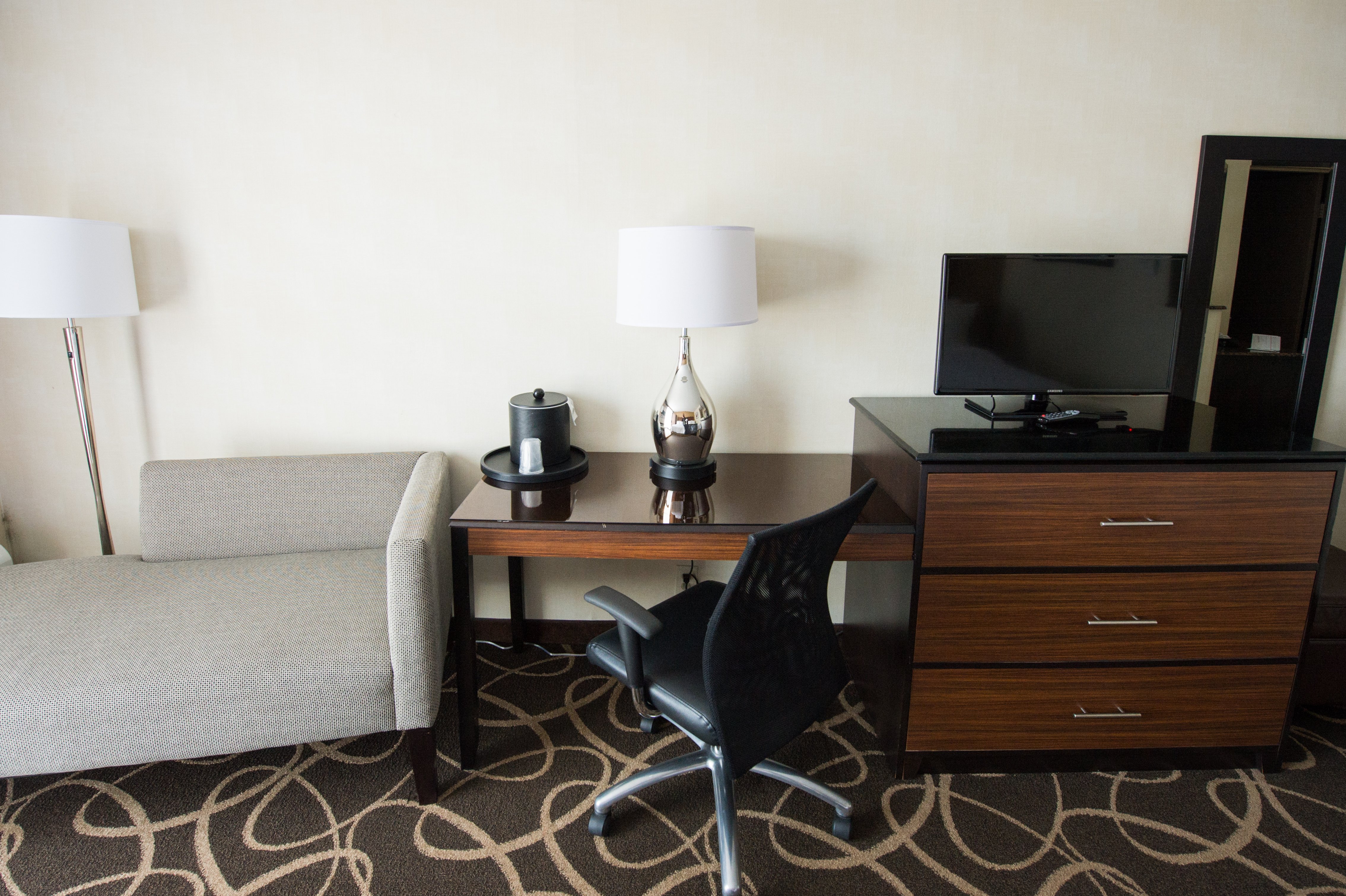 Holiday Inn Newark International Airport An Ihg Hotel 73/84