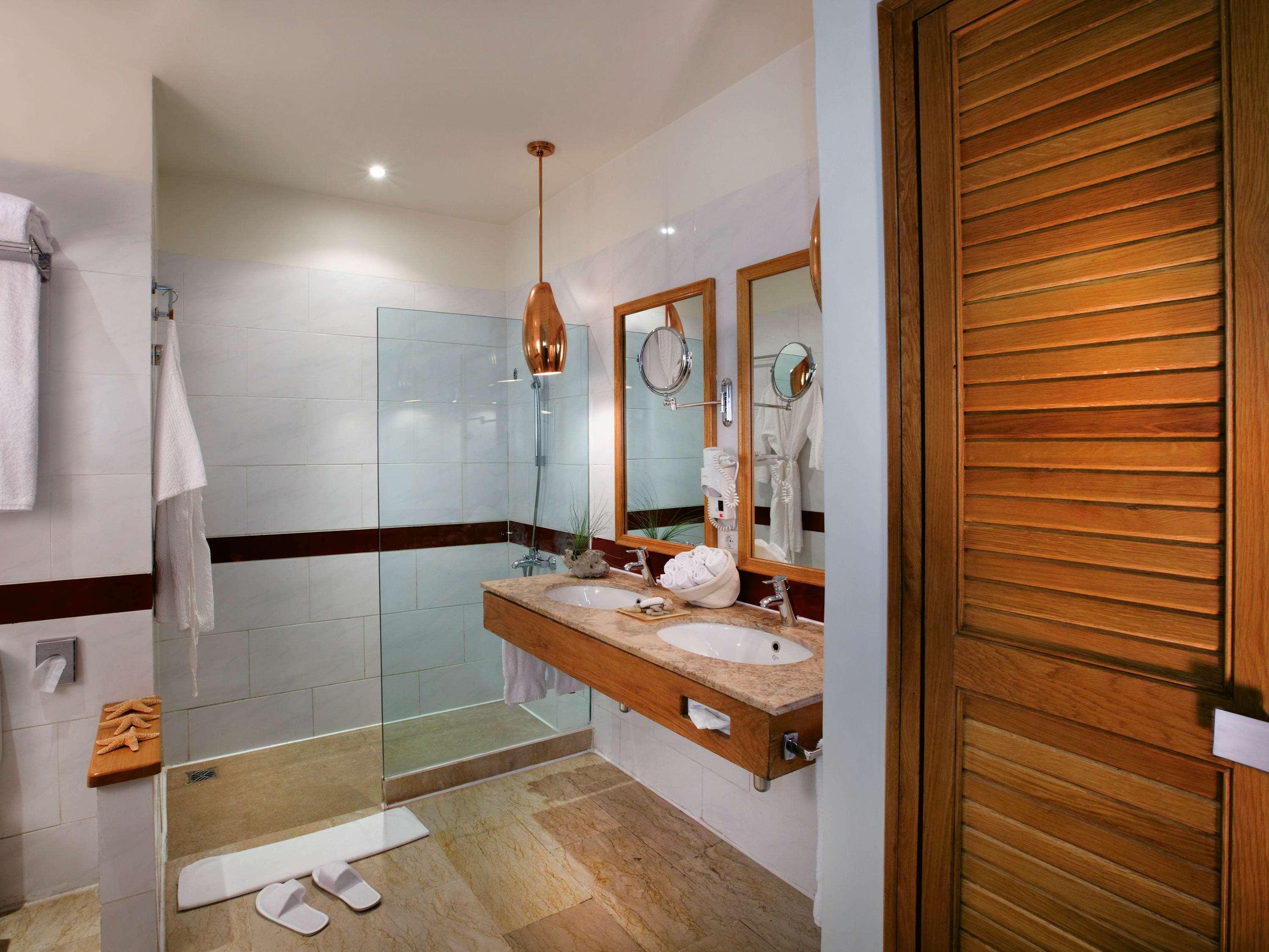 Deluxe, Double Bed, Lagoon View