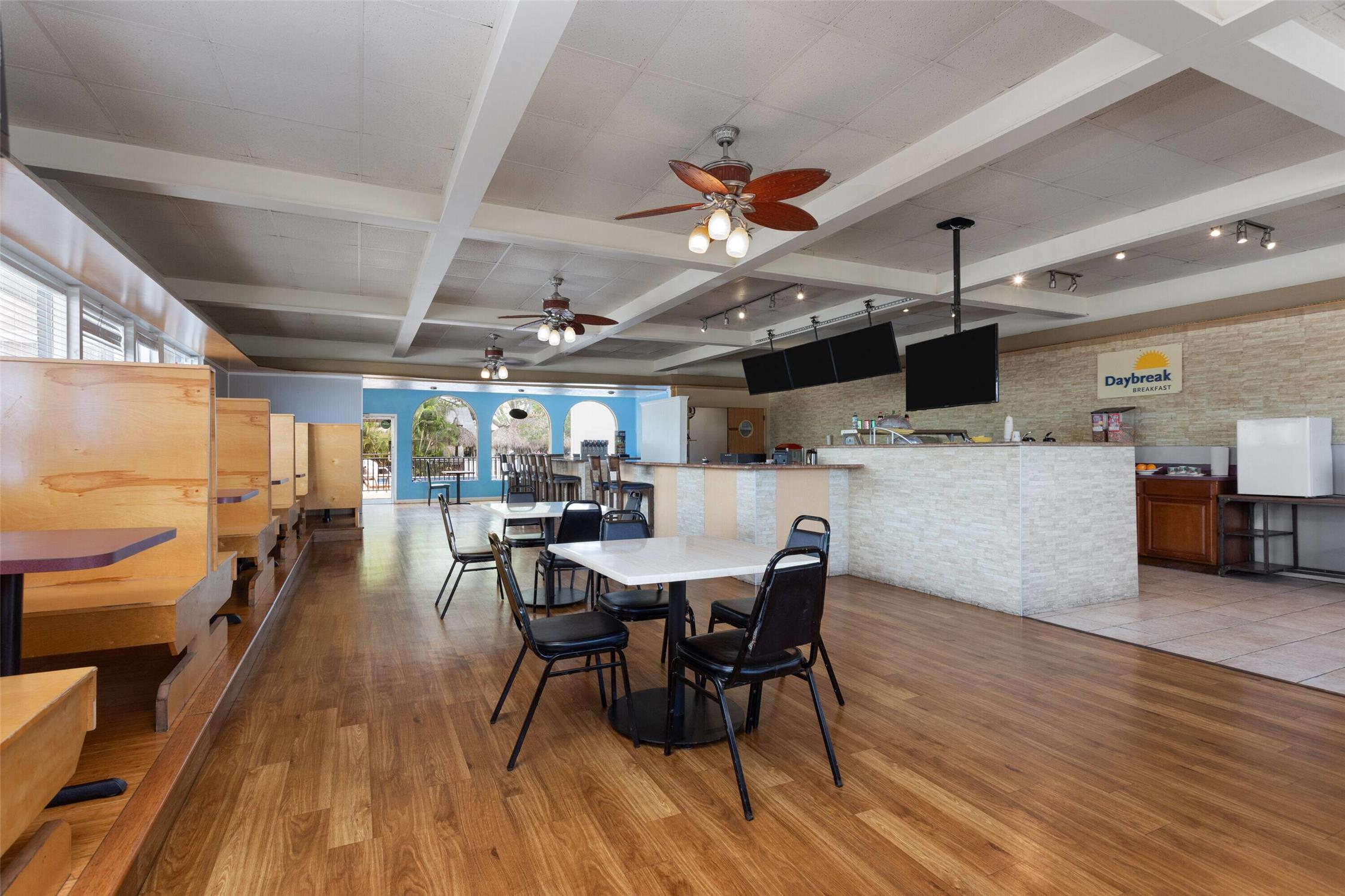 Days Inn by Wyndham Fort Myers Springs Resort 29/43