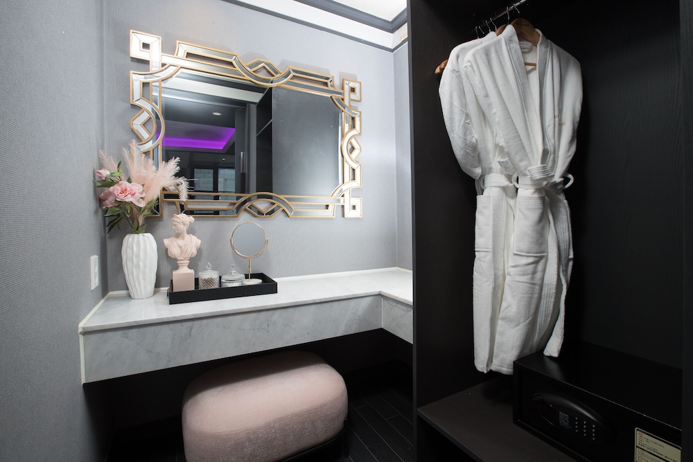 Utop Boutique Hotel and Residence 50/50