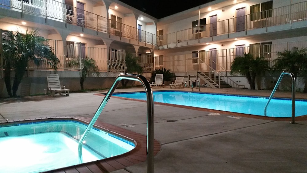 Motel6 Oceanside, CA - Marina 9/32