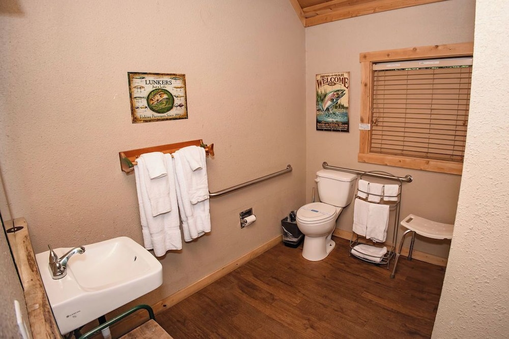 Shaver Lake Village Hotel 27/50