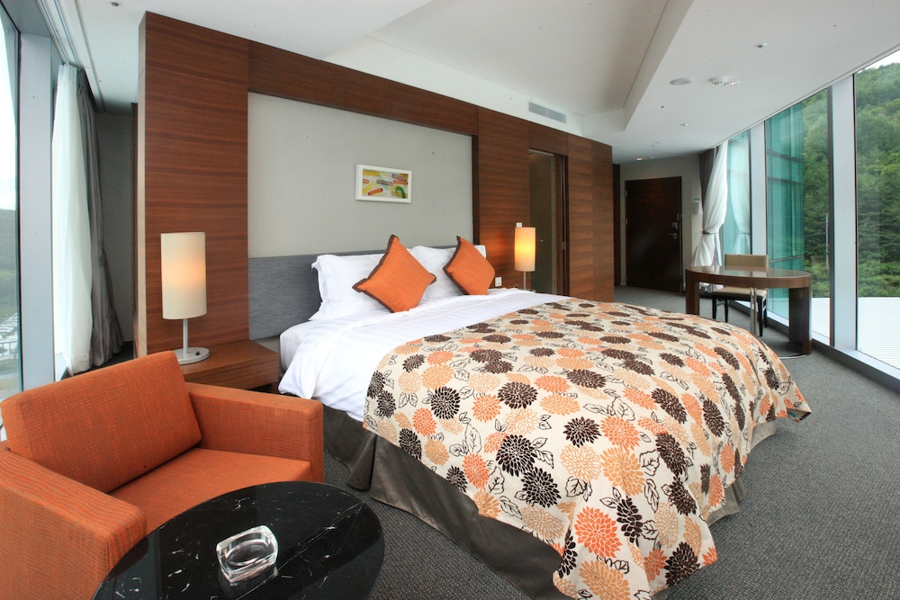 High1 Grand Hotel Convention Tower 33/64