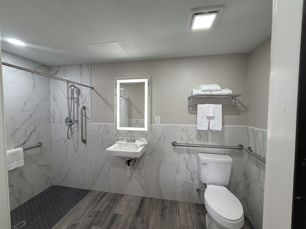 Baymont by Wyndham Newark/Wilmington 53/53