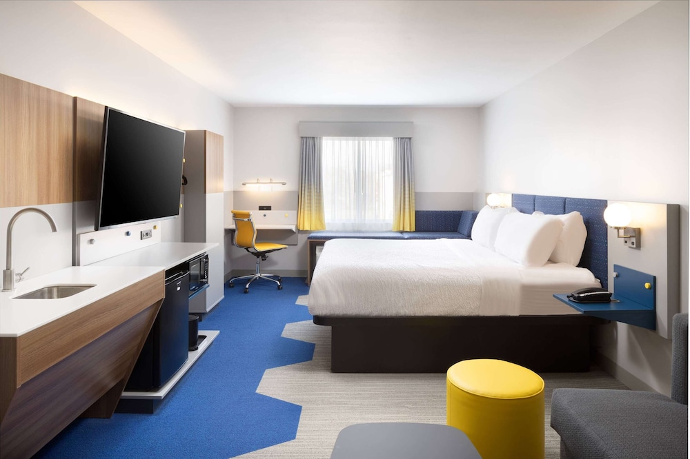 Microtel Inn and Suites by Wyndham Macedon 8/25