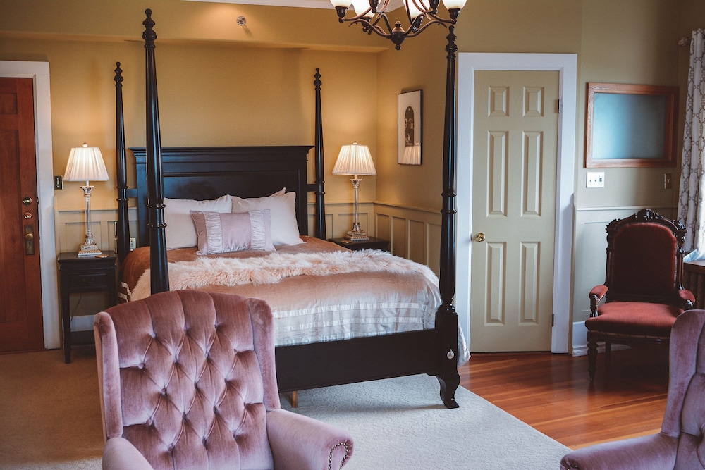Dashwood Manor Seaside Bed & Breakfast 15/50