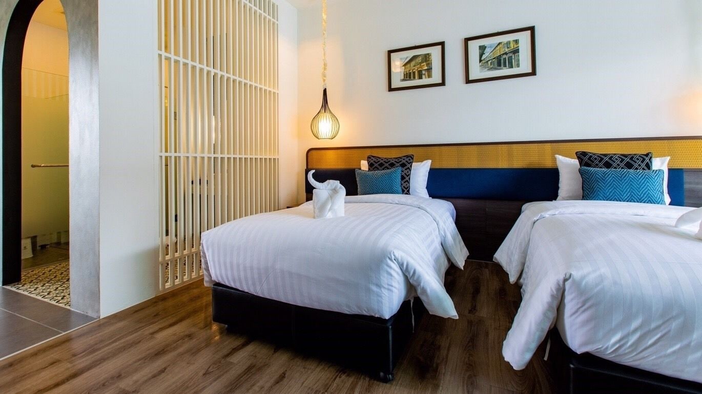 BLUE, 2 BEDS, POOL VIEW