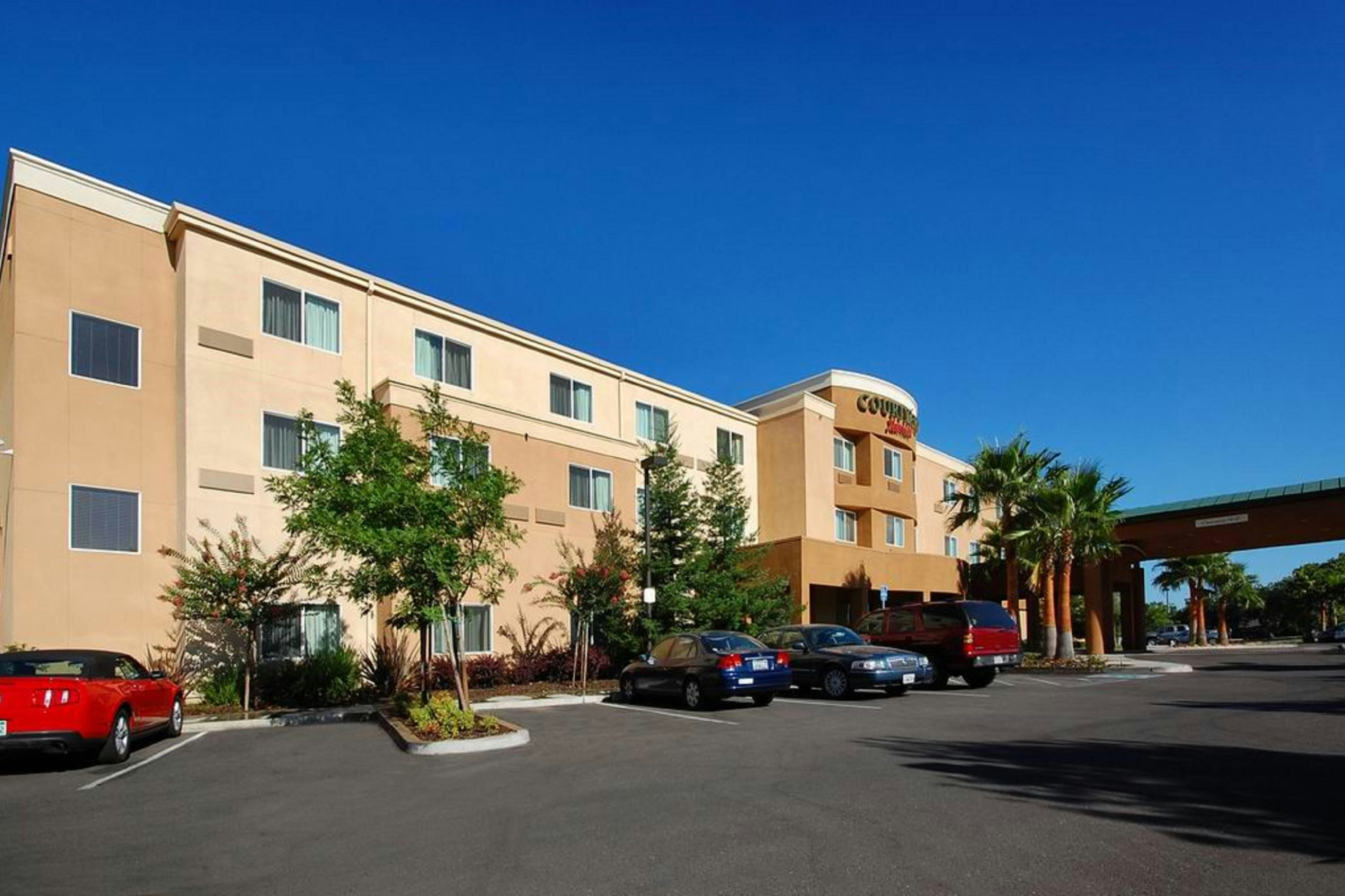 Courtyard by Marriott Merced 16/18