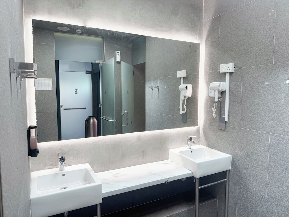 Futura Boutique Hostel 67/70