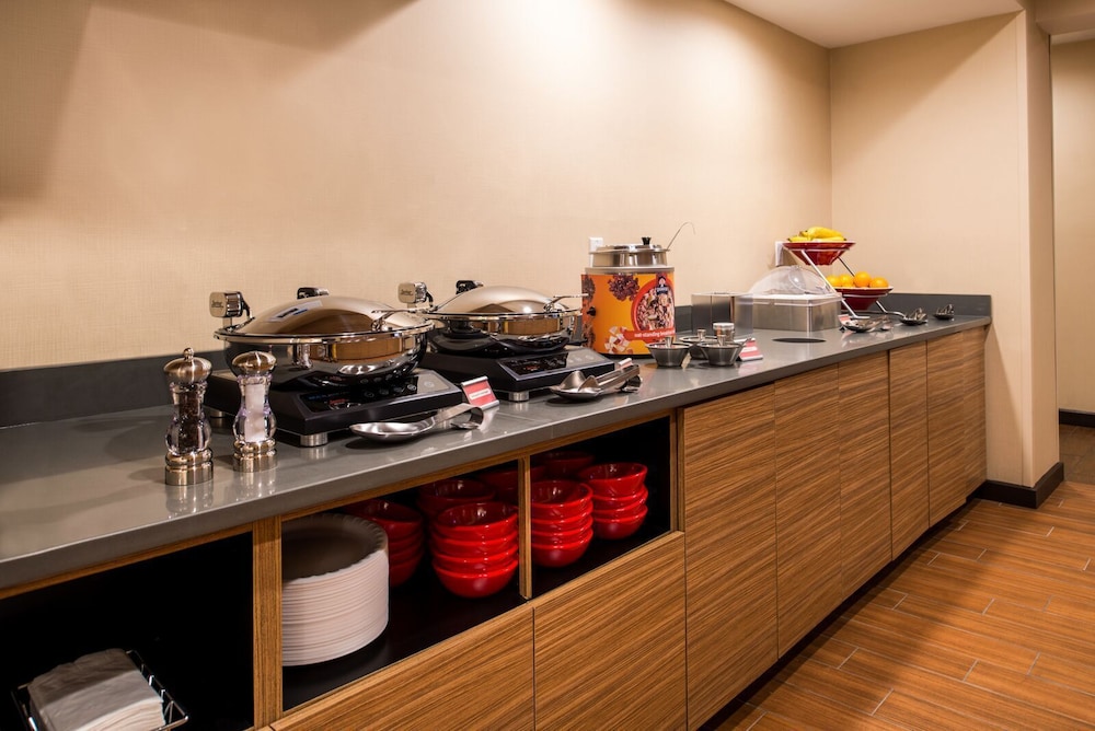 Towneplace Suites By Marriott Charleston-West Ashley 25/31