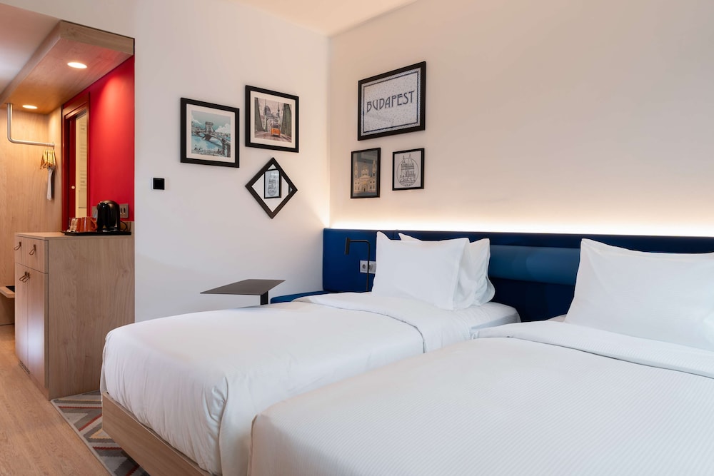 Connecting, Family, 2 King Beds