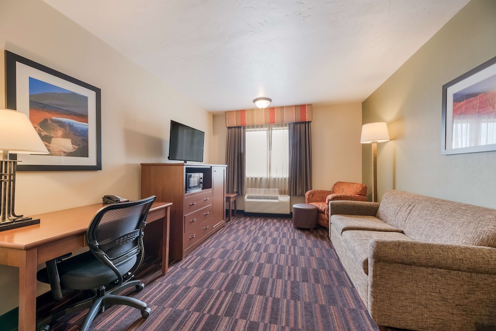 Town & Country Inn 42/50