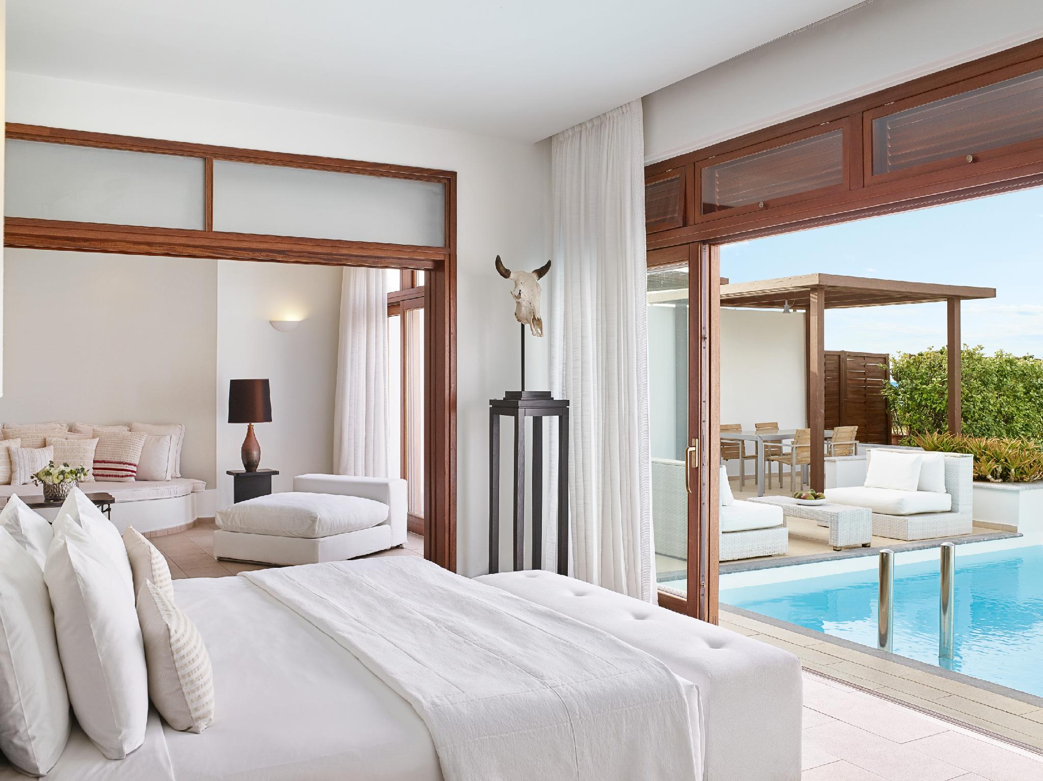 2 Bedrooms, Villa, Water Front