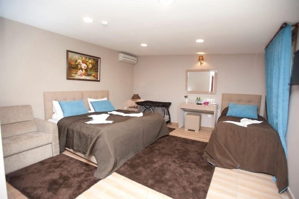 Riva's Club Hotel 11/50