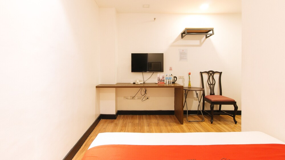RedDoorz Plus at MM Hotel Las Pinas 19/22