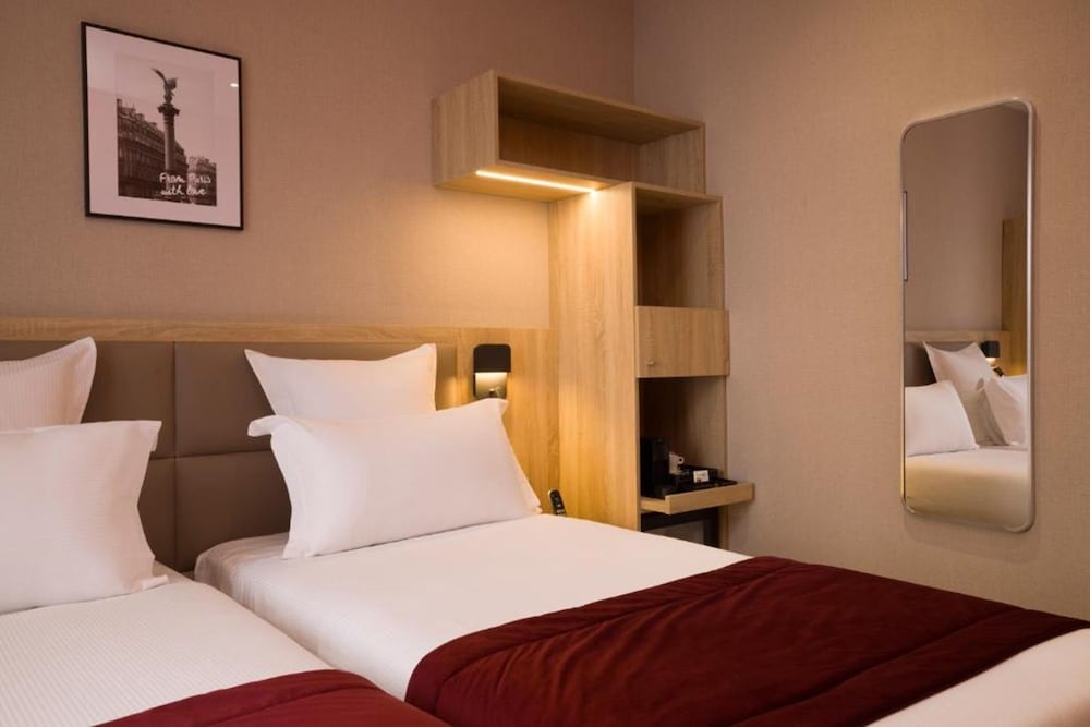HOTEL CHARLEMAGNE 28/53