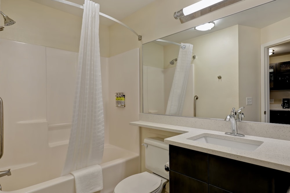 Candlewood Suites Indianapolis - South 14/77
