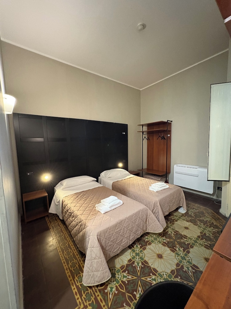 CLASSIC, DOUBLE OR TWIN BED