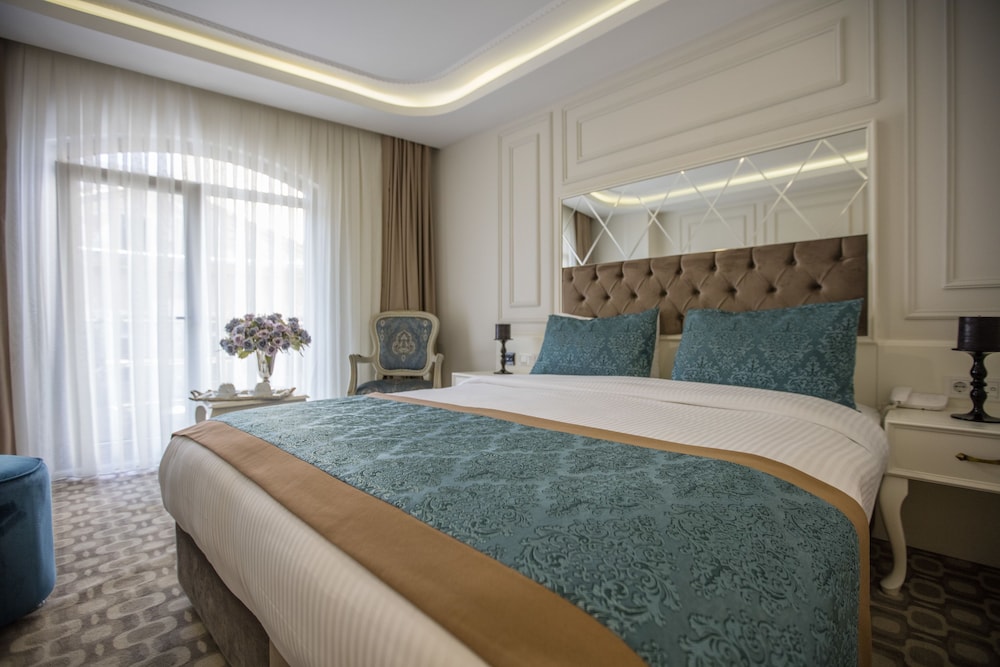 DELUXE, DOUBLE BED