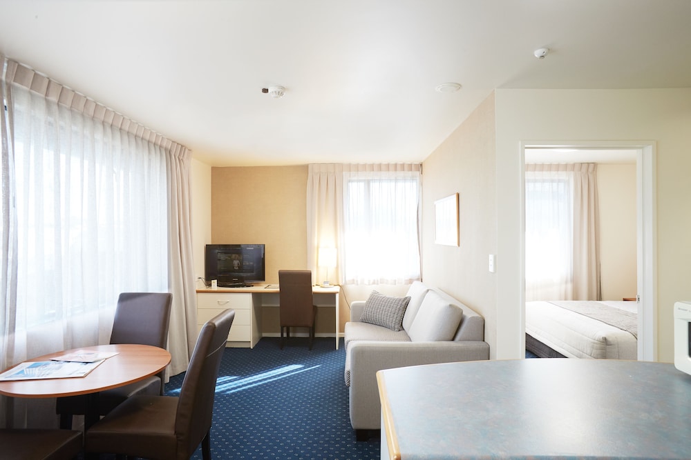 Ventura Inn Suites Hamilton 14/25