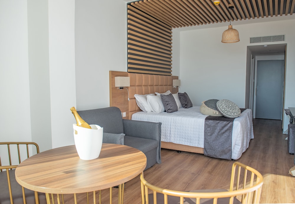Piere Anne Beach Hotel 15/47