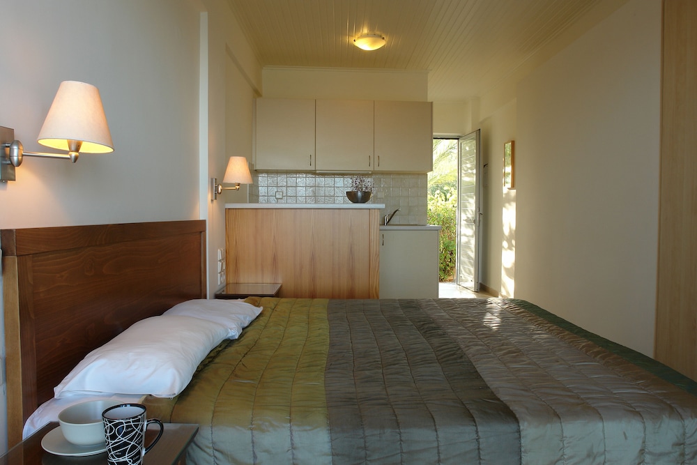 MIRABELLA APARTMENTS 28/74