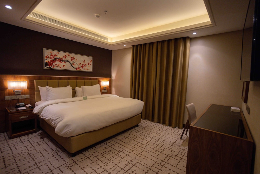 EXECUTIVE, SUITE, KING BED