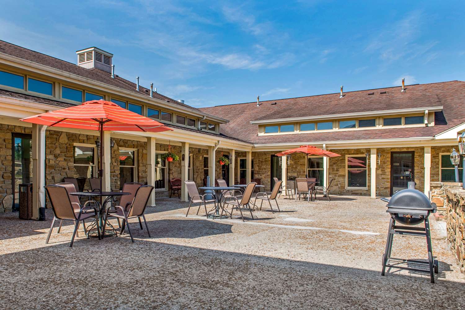 Quality Inn & Suites Bedford West IN 40/40