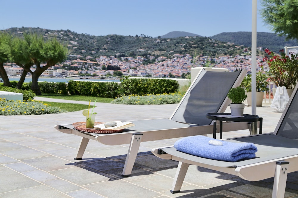 Skopelos Village Hotel Apartments 37/75