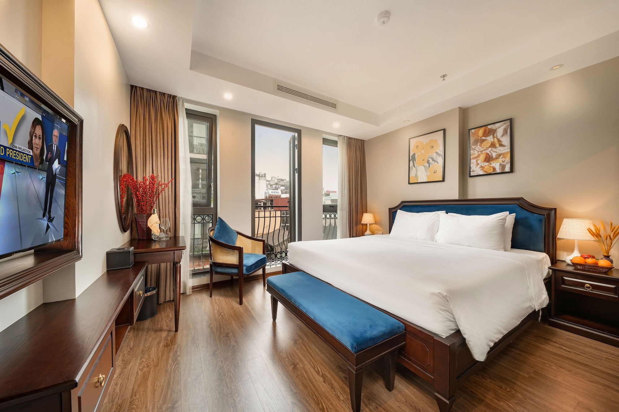 SUITE, CITY VIEW, BALCONY