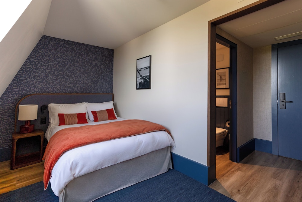 Room, Single, Double Bed, Lake View