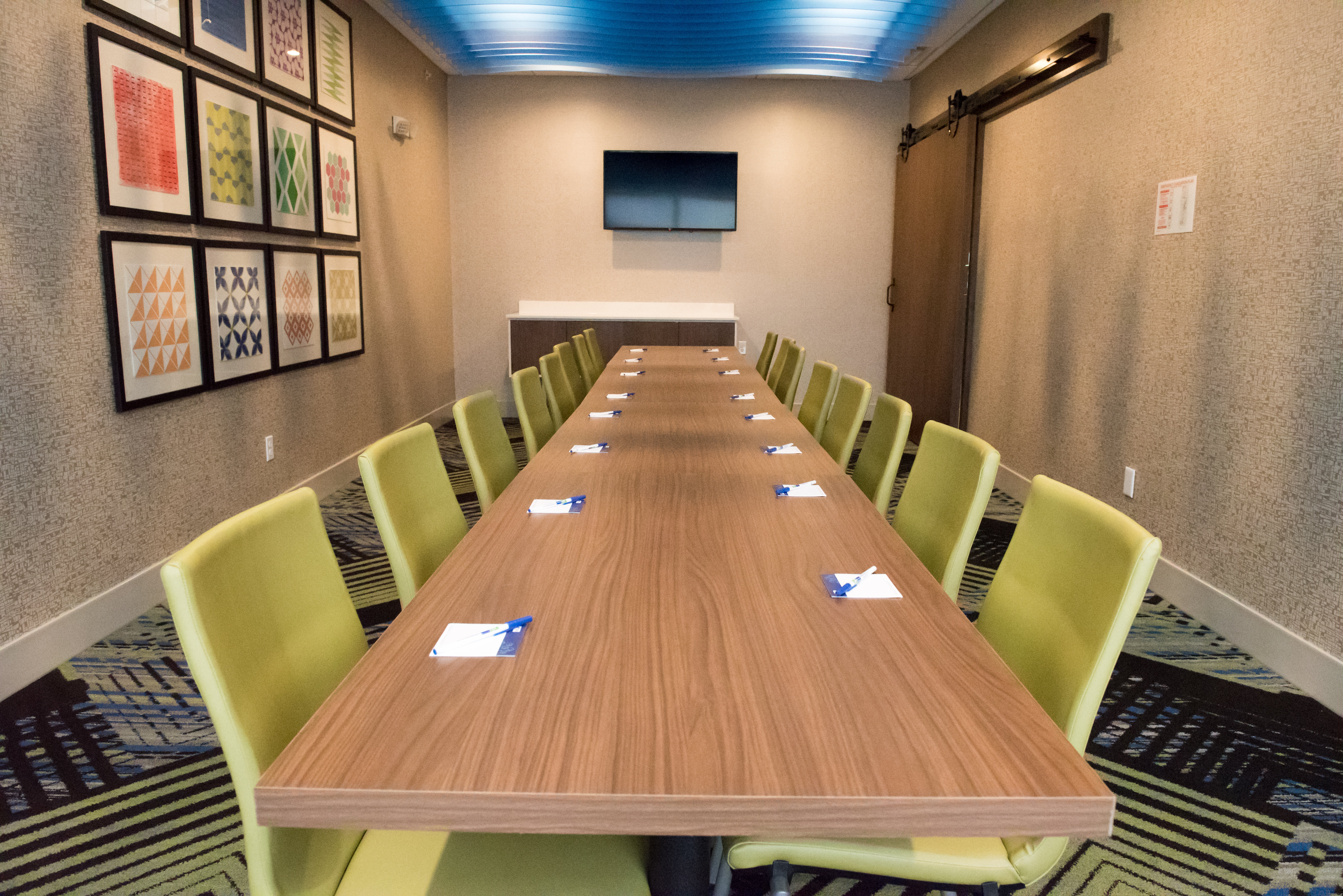 Holiday Inn Express & Suites Orland Park Mokena 52/59