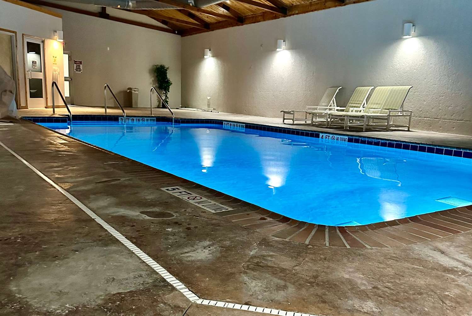Microtel Inn Suites By Wyndham Quincy 7/12