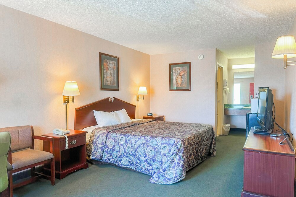 OYO Hotel East Macon I-75 30/74