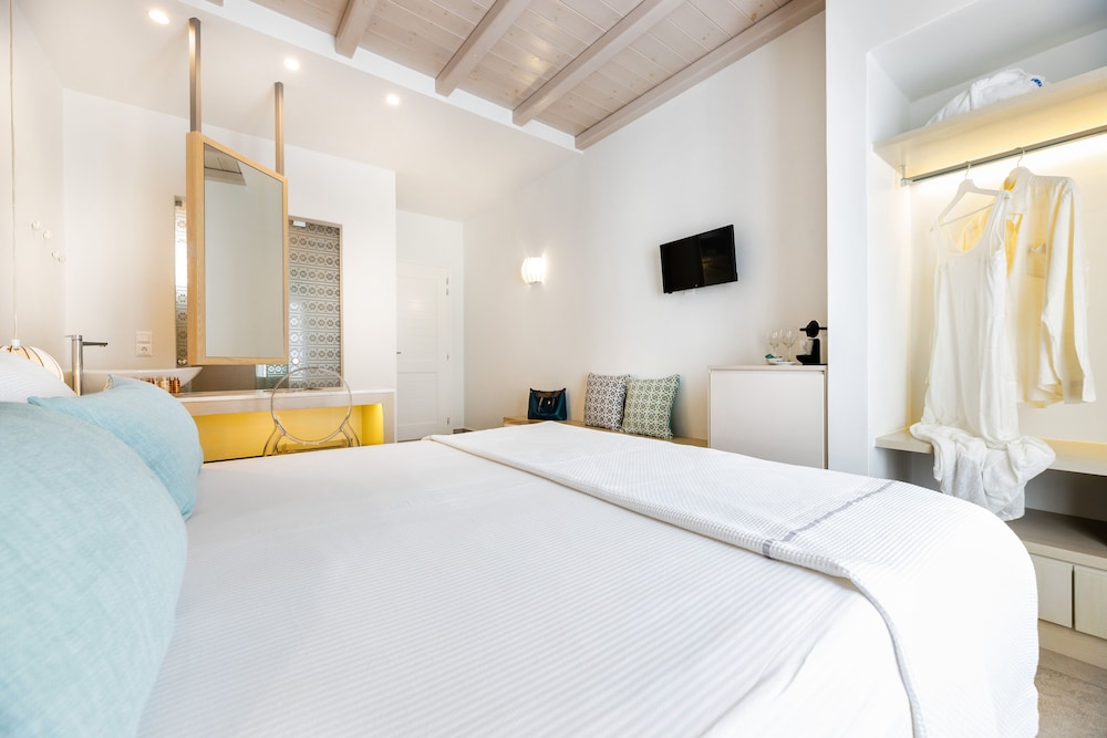 DELUXE, DOUBLE BED, SEA VIEW, TERRACE