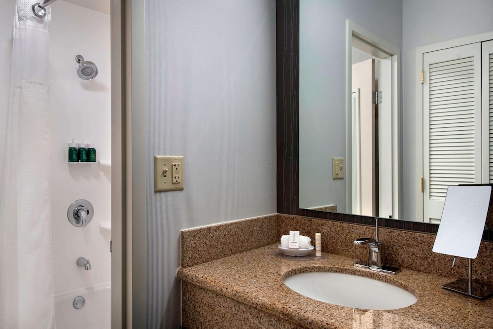 Courtyard by Marriott Mahwah 47/51